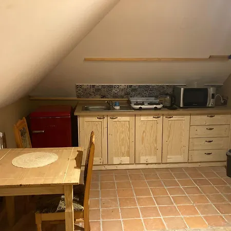 Evc Svycarna Konukevi *